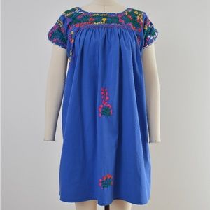 Vintage 1970s blue cotton
Mexican mini dress. Floral hand embroidery. SM/XS ??